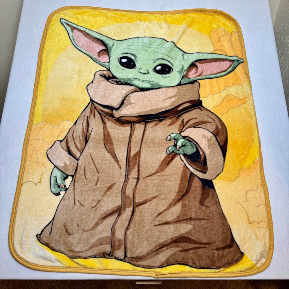 Star Wars Grogu The Child Mandalorian Fleece Throw Blanket Yellow Brown Kids